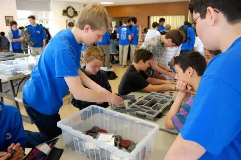 2014 Bellarmine Engineering Day, photo bcp-engineering-day_13539307214_o